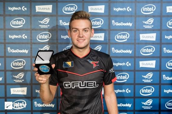 Viper：我会积极参与下路BP，个人更喜欢2V2对线