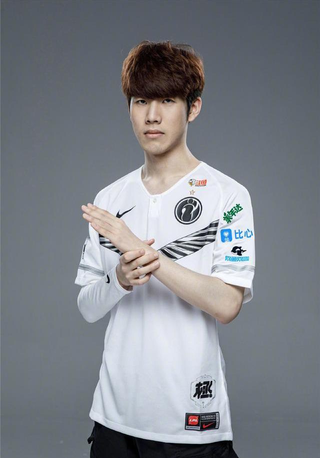 熊的力量！ Tarzan 疯狂地攻击 Scout ，最终胜利由 AL3-2 JD Gaming 获得，晋级决赛