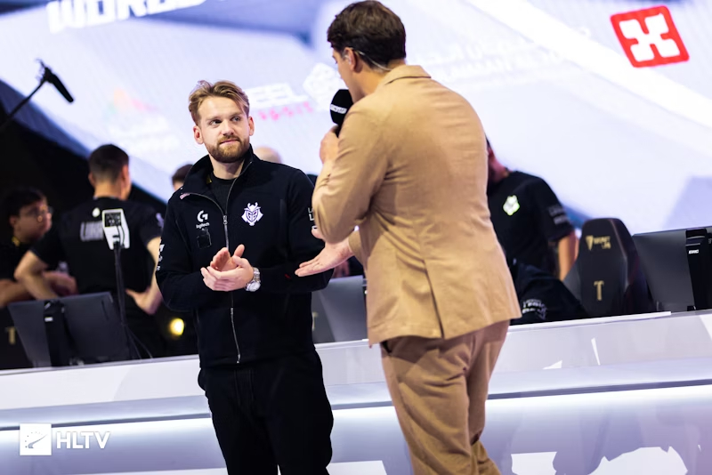 【视频】德杯预选赛芒果鱼队内讧队长遭踢出，UZI全程围观